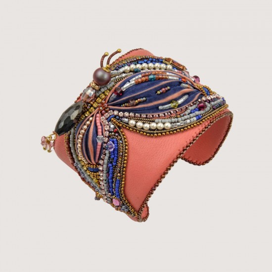 Artisan leather bracelet "Butterfly" with Shibori silk ribbons Artisan leather bracelet "Butterfly" with Shibori silk ribbons