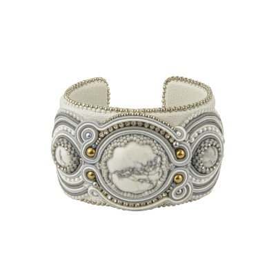 Handmade bracelet "Snowy"
