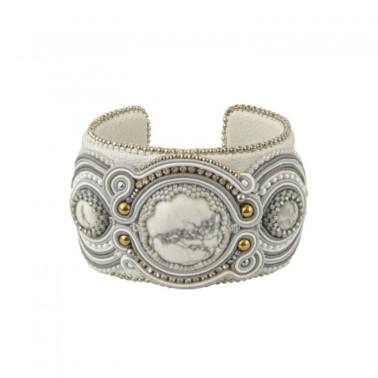 Handmade bracelet "Snowy"